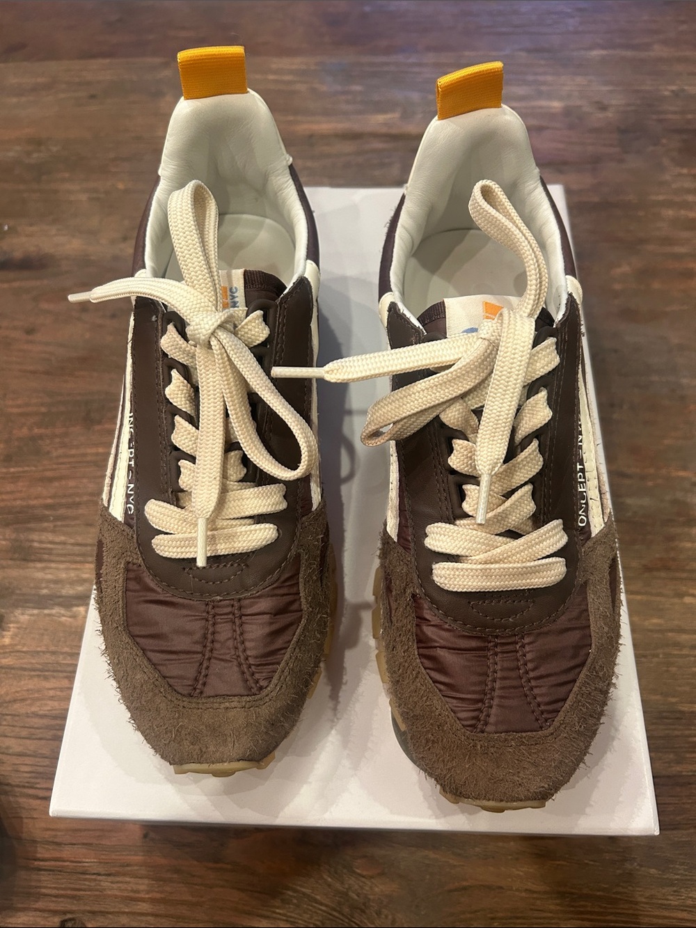 Oncept Toronto sneaker espresso size 6.5